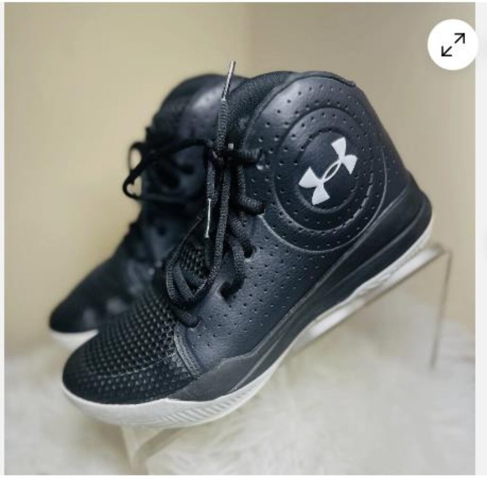 Under Armour Kids' Grade School Jet 2019 Basketball ShoesSize 5 Youth